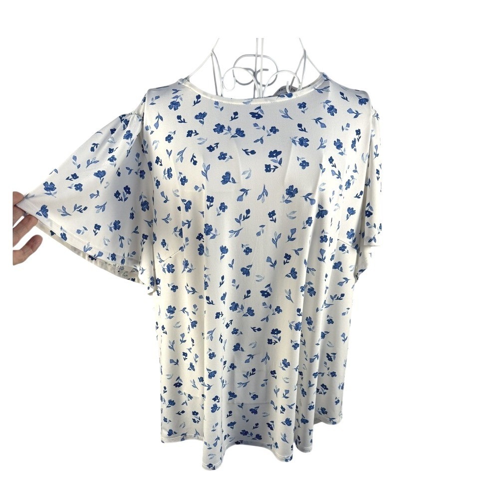 41 Hawthorn Blouse Womens 2X White Blue Floral Flutter Sleeve Keyhole Back Top - Picture 3 of 7
